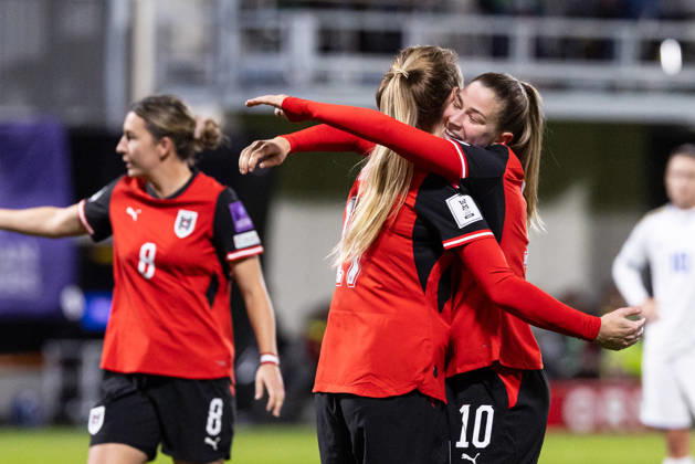 SOCCER - FIFA World Cup, WM, Weltmeisterschaft, Fussball 2027, quali, AUT vs KOS VIENNA,AUSTRIA,13.OCT.26 - SOCCER - FIFA Women s World Cup 2027, european qualifiers, OEFB international match, Länderspiel, Nationalmannschaft Austria vs Kosovo. Image shows the rejoicing of Sarah Puntigam and Marie Hoebinger (AUT). GEPAxpictures xArminxRauthner