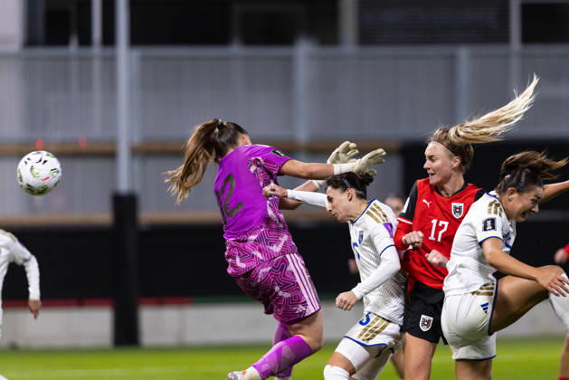 SOCCER - FIFA World Cup, WM, Weltmeisterschaft, Fussball 2027, quali, AUT vs KOS VIENNA,AUSTRIA,13.OCT.26 - SOCCER - FIFA Women s World Cup 2027, european qualifiers, OEFB international match, Länderspiel, Nationalmannschaft Austria vs Kosovo. Image shows Lea Kramoviku, Marigone Tahiri (KOS) and Sarah Puntigam (AUT). Keywords: goal. GEPAxpictures xArminxRauthner