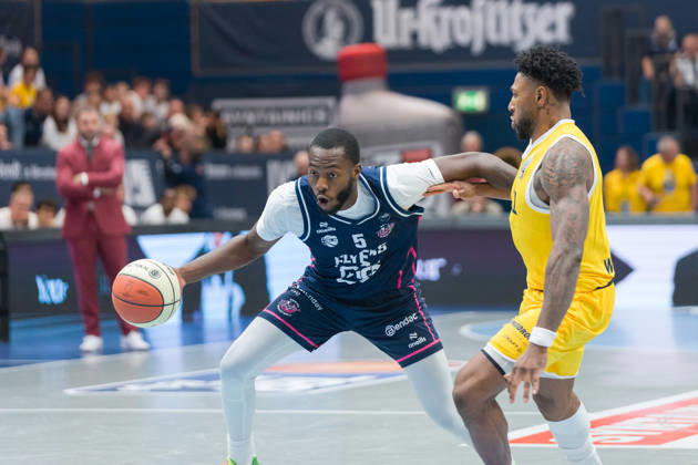 Davion Bailey Bristol, 5, Anthony Gaines MBC, 11, Syntainics MBC vs. Bristol Flyers, European North Basketball League (ENBL), October 27, 2026, Germany, United Kingdom, October 13, 2026, Weissenfels Stadthalle, Saxony-Anhalt, Germany