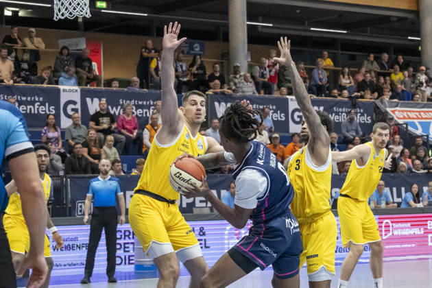 ENBL 2026–2027 Syntainics MBC vs. Bristol Flyers Weissenfels, Germany October 13, 2026 Pictured, from left, in a one-on-one matchup: Jure Planinic (Weissenfels), Cam Holden (Bristol), and DeLonnie Hunt (Weissenfels) Weissenfels Stadthalle, Saxony-Anhalt, Germany