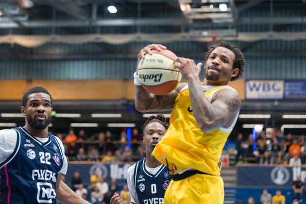 Malcom Delpeche, Bristol, 22; Cam Holden, Bristol, 0; DeLonnie Hunt, MBC, 3; Syntainics MBC vs. Bristol Flyers, European North Basketball League (ENBL), 2026 27, Germany, United Kingdom, October 13, 2026, Weissenfels Stadthalle, Saxony-Anhalt, Germany
