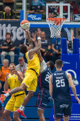 DeLonnie Hunt MBC, 3, Malcom Delpeche Bristol, 22, Milos Dugalic Bristol, 25, Syntainics MBC vs. Bristol Flyers, European North Basketball League (ENBL), October 27, 2026, Germany, United Kingdom, October 13, 2026, Weissenfels Stadthalle, Saxony-Anhalt, Germany
