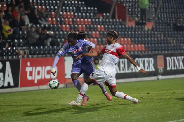 October 13, 2026, xjyhynx, Soccer 3rd Division, VfB Stuttgart U23 vs. TSG Hoffenheim II, from left: Blessing Makanda 17, TSG Hoffenheim II in a tackle with Joyeux Masanka Bungi 24, VfB Stuttgart II vs. Aspach