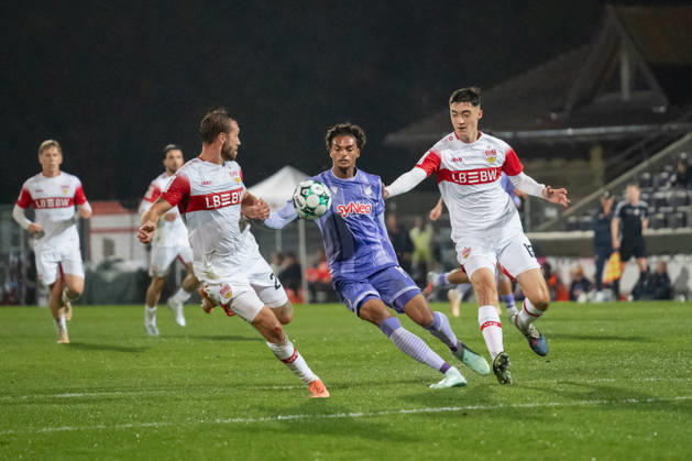 October 13, 2026, xjyhynx, Soccer 3rd Division, VfB Stuttgart U23 vs. TSG Hoffenheim II, from left: Dominik Nothnagel 29, VfB Stuttgart II, Jykese Fields 11, TSG Hoffenheim II, and Tim Köhler 13, VfB Stuttgart II Aspach