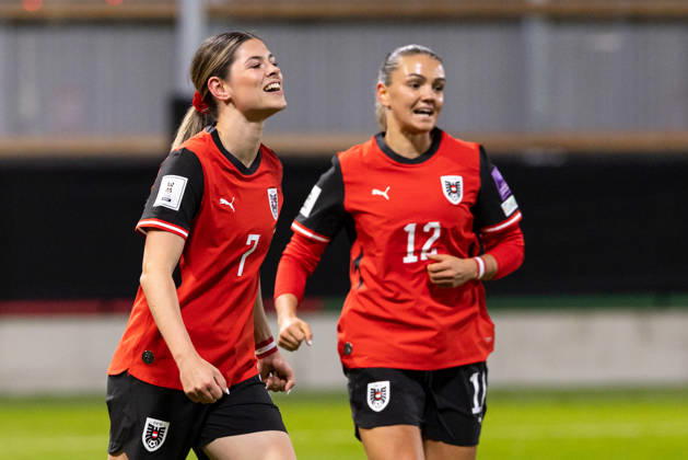 SOCCER - FIFA World Cup, WM, Weltmeisterschaft, Fussball 2027, quali, AUT vs KOS VIENNA,AUSTRIA,13.OCT.26 - SOCCER - FIFA Women s World Cup 2027, european qualifiers, OEFB international match, Länderspiel, Nationalmannschaft Austria vs Kosovo. Image shows the rejoicing of Eileen Campbell and Laura Wienroither (AUT). GEPAxpictures xArminxRauthner