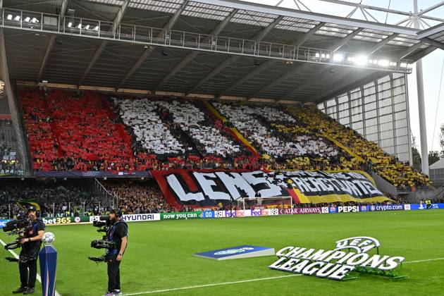 261013 RC Lens vs Sporting CP fans and supporters of Lens pictured with a giant tifo during the Uefa Champions League matchday 2 game in the League phase in season 2026 - 2027 between Racing Club de Lens and Sporting CP Lisbon on October 13 , 2026 in Lens, France. (Photo by David Catry Sportpix) Lens Stade Bollaert Delelis France  Copyright: xSportpixxDavidxCatryx