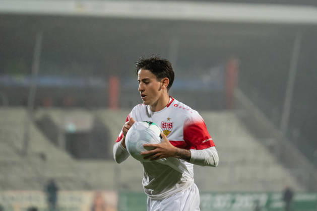 October 13, 2026, xjyhynx, Soccer 3rd Division, VfB Stuttgart U23 vs. TSG Hoffenheim II, from left: Nicolas Sessa 10, VfB Stuttgart II prepares for a throw-in in Aspach