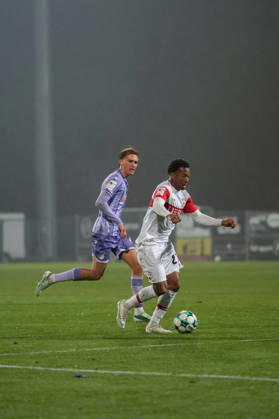 October 13, 2026, xjyhynx, Soccer 3rd Division, VfB Stuttgart U23 vs. TSG Hoffenheim II, from left: Luis Engelns 16, TSG Hoffenheim II watches Jarzinho Malanga 27 dribble, VfB Stuttgart II vs. Aspach