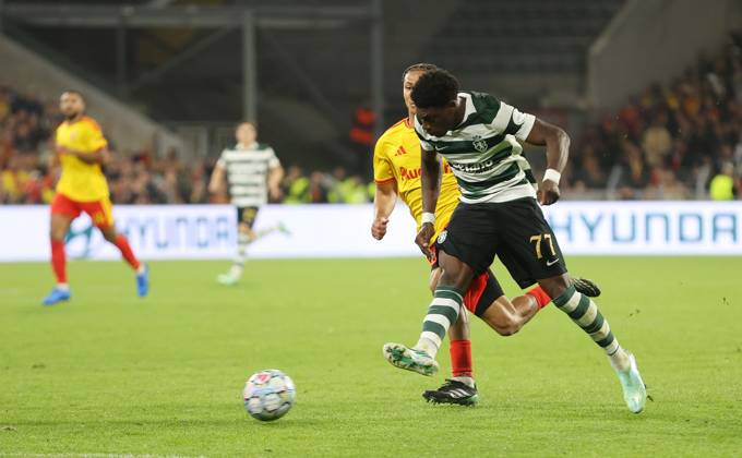 UEFA Champions League - RC Lens v Sporting Club de Portugal LENS, FRANCE, OCTOBER 13: GOAL 2-0, Issa Doumbia of Sporting CP scores a goal to put Sporting Club de Portugal 2-0 ahead during the UEFA Champions League 2026 27 League Phase MD2 match between RC Lens and Sporting Club de Portugal at Stade Bollaert-Delelis on October 13, 2026 in Lens, France. (Photo by Daniel Weir) Lens Stade Bollaert-Delelis France Copyright: xDanielxWeir SportsxPressxPhotox Sportspressphoto_SPR254387