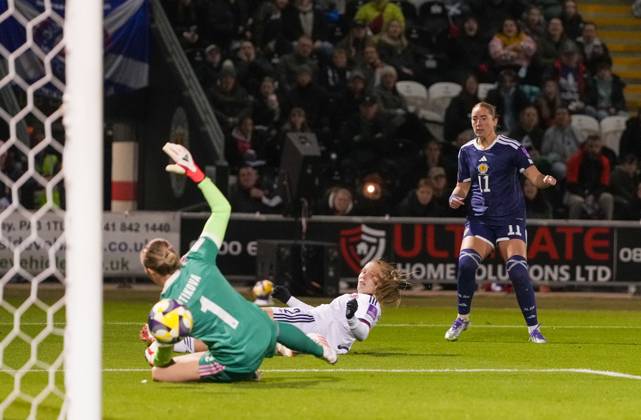 Kathleen McGovern of Scotland scores to tie the game 2-2 (Agg. 4-2). Scotland Women v Czechia, Women s European World Cup Qualifier, Football, The Marbill Coaches Stadium, Paisley, Scotland, UK - 13 Oct 2026Paisley The Marbill Coaches Stadium Scotland United Kingdom  Copyright: xStuartxWallace Shutterstockx 17214114ba