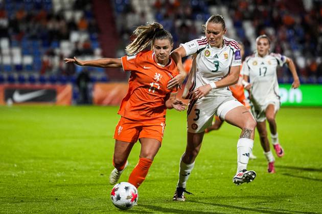 TILBURG - (lr) Victoria Pelova of the Netherlands, Laura Palakovics of Hungary during the World Cup qualifying match between the Netherlands and Hungary at the Koning Willem II Stadium on October 13, 2026 in Tilburg, the Netherlands. TOBIAS KLEUVER ANP xVIxANPxSportx xxANPxIVx 572349258 originalFilename: 572349258.jpg