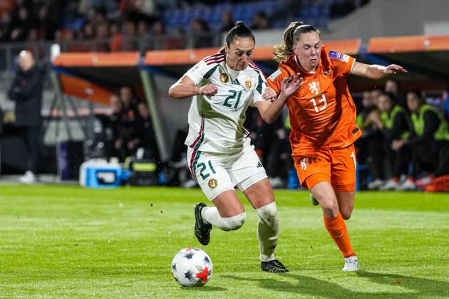 TILBURG - (lr) Fanni Nagy of Hungary, Janou Levels of the Netherlands during the World Cup qualifying match between the Netherlands and Hungary at the Koning Willem II Stadium on October 13, 2026 in Tilburg, the Netherlands. TOBIAS KLEUVER ANP xVIxANPxSportx xxANPxIVx 572360863 originalFilename: 572360863.jpg