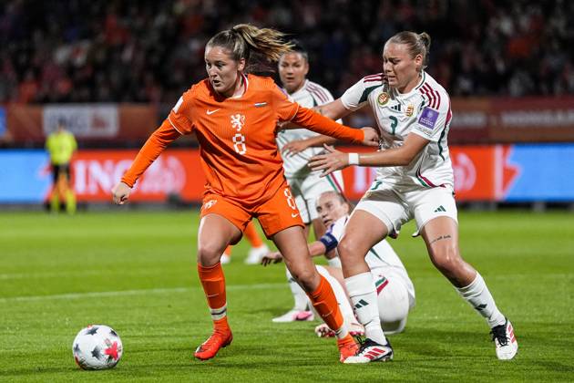 TILBURG - (lr) Wieke Kaptein of the Netherlands, Laura Palakovics of Hungary during the World Cup qualifying match between the Netherlands and Hungary at the Koning Willem II Stadium on October 13, 2026 in Tilburg, the Netherlands. TOBIAS KLEUVER ANP xVIxANPxSportx xxANPxIVx 572361060 originalFilename: 572361060.jpg