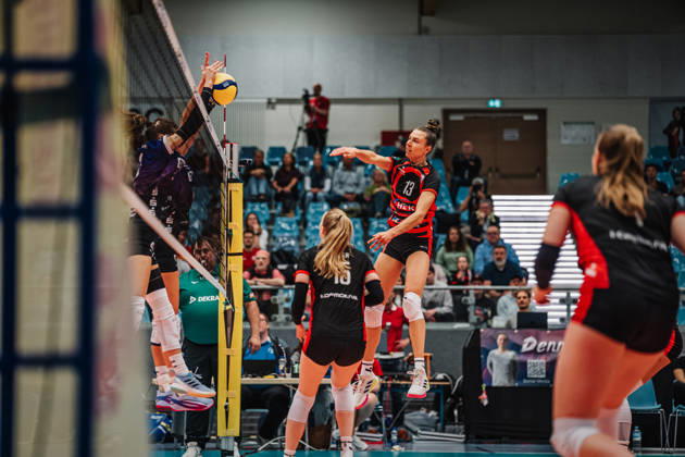 Women s Volleyball, 2026–2027 Season, DEKRA 1 Volleyball Bundesliga: ETV Hamburger Volksbank Volleys vs. Schwarz Weiß Erfurt, October 13, 2026. Sina Siebert, 13, of the ETV Hamburger Volksbank Volleys on the attack. Hamburg, CU Arena, Hamburg, Germany