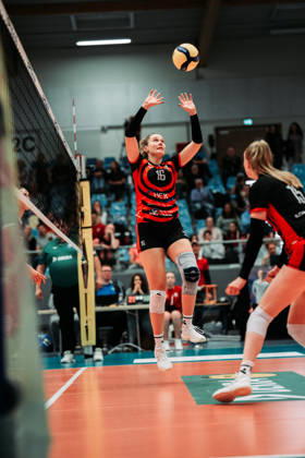 Women s Volleyball, 2026–2027 Season, DEKRA 1 Volleyball Bundesliga: ETV Hamburger Volksbank Volleys vs. Schwarz Weiß Erfurt, October 13, 2026. Set by Vilma Julevik (16), ETV Hamburger Volksbank Volleys, Hamburg, CU Arena, Hamburg, Germany