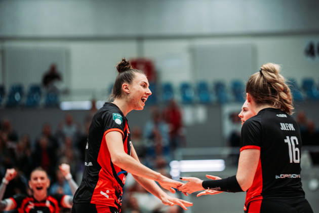 Women s Volleyball, 2026–2027 Season, DEKRA 1 Volleyball Bundesliga: ETV Hamburger Volksbank Volleys vs. Schwarz Weiß Erfurt, October 13, 2026. Sina Siebert 13; ETV Hamburger Volksbank Volleys celebrate at the Hamburg CU Arena, Hamburg, Germany