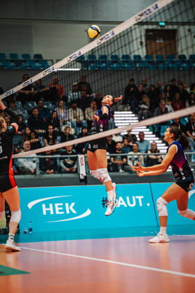 Women s Volleyball, 2026–2027 Season, DEKRA 1 Volleyball Bundesliga: ETV Hamburger Volksbank Volleys vs. Schwarz Weiß Erfurt, October 13, 2026; Isabel Kovacic 11; Schwarz Weiß Erfurt on the attack; Hamburg CU Arena, Hamburg, Germany