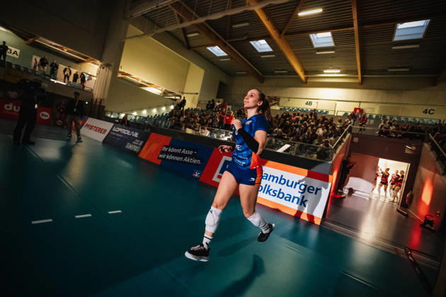 Women s Volleyball, 2026–2027 Season, DEKRA 1 Volleyball Bundesliga: ETV Hamburger Volksbank Volleys vs. Schwarz Weiß Erfurt, October 13, 2026; Francesca Galuppi 6; ETV Hamburger Volksbank Volleys enters the arena; Hamburg CU Arena, Hamburg, Germany