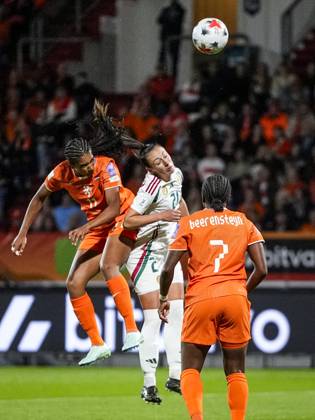 TILBURG - Esmee Brugts of the Netherlands scores the 1-0 during the World Cup qualifying match between the Netherlands and Hungary at the Koning Willem II Stadium on October 13, 2026 in Tilburg, the Netherlands. TOBIAS KLEUVER ANP xVIxANPxSportx xxANPxIVx 572376674 originalFilename: 572376674.jpg
