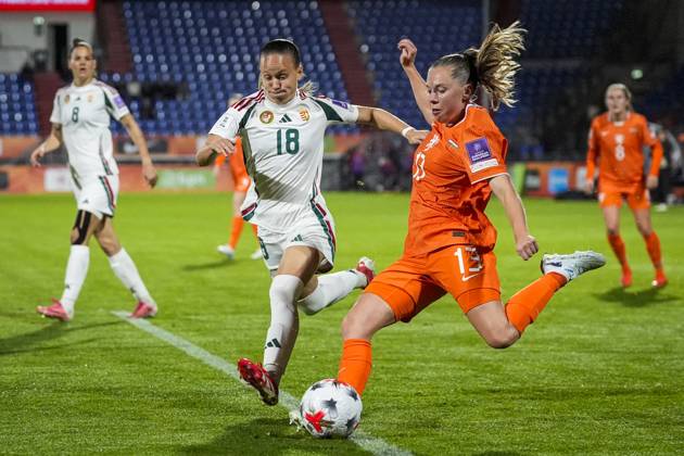 TILBURG - (lr) Cecilia Meszaros of Hungary, Janou Levels of the Netherlands during the World Cup qualifying match between the Netherlands and Hungary at the Koning Willem II Stadium on October 13, 2026 in Tilburg, the Netherlands. TOBIAS KLEUVER ANP xVIxANPxSportx xxANPxIVx 572376692 originalFilename: 572376692.jpg