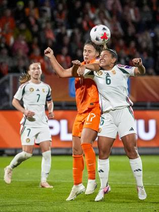 TILBURG - (lr) Victoria Pelova of the Netherlands, Evelin Fenyvesi of Hungary during the World Cup qualifying match between the Netherlands and Hungary at the Koning Willem II Stadium on October 13, 2026 in Tilburg, the Netherlands. TOBIAS KLEUVER ANP xVIxANPxSportx xxANPxIVx 572376710 originalFilename: 572376710.jpg