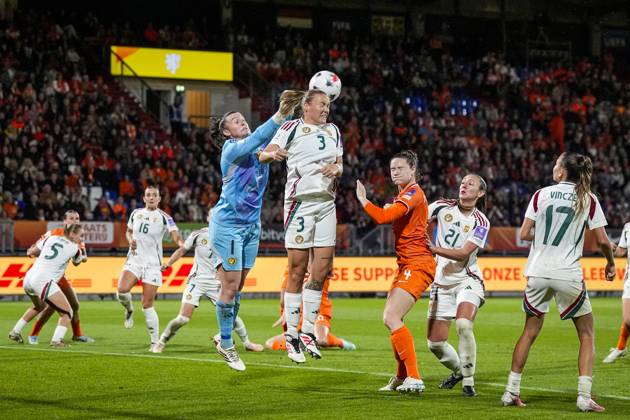 TILBURG - (lr) Hungary goalkeeper Lauren Brzycky, Laura Palakovics of Hungary during the World Cup qualifying match between the Netherlands and Hungary at the Koning Willem II Stadium on October 13, 2026 in Tilburg, the Netherlands. TOBIAS KLEUVER ANP xVIxANPxSportx xxANPxIVx 572376737 originalFilename: 572376737.jpg