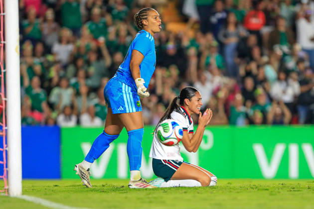 MEXICAN WOMEN S NATIONAL TEAM MEXICO VS. JAMAICA, INTERNATIONAL FRIENDLY, OCTOBER 13, 2026, QUERÉTARO, MEXICO Action photo of Maricarmen Reyes (No. 24) of Mexico and Rebecca Spencer (No. 13) of Jamaica during an international friendly match at the Estadio Corregidora in Querétaro, Mexico. PHOTO BY IMAGENSHOP AGENCIA FOTOGRAFICA QUERÉTARO, QUERÉTARO, MEXICO Copyright: xLUISxGONZALEZx