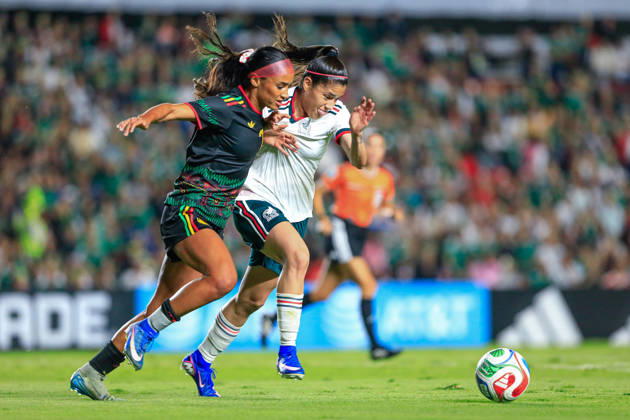 MEXICAN WOMEN S NATIONAL TEAM MEXICO VS. JAMAICA, INTERNATIONAL FRIENDLY, OCTOBER 13, 2026, QUERÉTARO, MEXICO Action photo of Mimi Van Zanten (L) of Jamaica and Jacqueline Ovalle (R) of Mexico during an international friendly match at the Estadio Corregidora in Querétaro, Mexico. PHOTO BY IMAGENSHOP AGENCIA FOTOGRAFICA QUERÉTARO, QUERÉTARO, MEXICO Copyright: xLUISxGONZALEZx