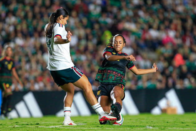 MEXICAN WOMEN S NATIONAL TEAM MEXICO VS. JAMAICA, INTERNATIONAL FRIENDLY, 10 13 2026, QUERÉTARO, MEXICO Action photo of Rebeca Bernal (L) of Mexico and Naya Cardoza (R) of Jamaica during an international friendly match at the Estadio Corregidora in Querétaro, Mexico. PHOTO BY IMAGENSHOP AGENCIA FOTOGRAFICA QUERÉTARO, QUERÉTARO, MEXICO Copyright: xLUISxGONZALEZx