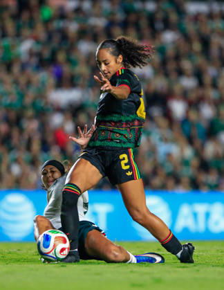 MEXICAN WOMEN S NATIONAL TEAM MEXICO VS. JAMAICA, INTERNATIONAL FRIENDLY, 10 13 2026, QUERÉTARO, MEXICO Action photo of Aaliyah Farmer (L) of Mexico and Naya Cardoza (R) of Jamaica during an international friendly match at the Estadio Corregidora in Querétaro, Mexico. PHOTO BY IMAGENSHOP AGENCIA FOTOGRAFICA QUERÉTARO, QUERÉTARO, MEXICO Copyright: xLUISxGONZALEZx