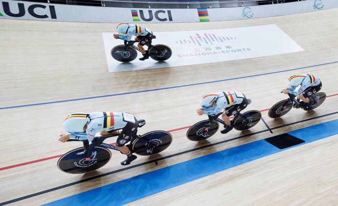 L-R, Belgian Luca Vierstraete; Belgian Shari Bossuyt (up); Belgian Helene Hesters and Belgian Katrijn De Clercq pictured in action at the Women™s Scratch event at the UCI Track cycling, Rad, Radsport, Bahnrad, Bahn World Championships in Shanghai, China on Wednesday 14 October 2026. The worlds are taking place from 14 to 18 October 2026. BENOITxDOPPAGNE  x189755346x