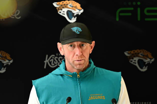 Jacksonville Jaguars, Press and Training Jacksonville Jaguars Head coach Liam Coen during the press conference, PK, Pressekonferenz practise session for Jacksonville Jaguars at the Grove Hotel, Chandler s Cross, UK on 14 October 2026. Chandler s Cross Grove Hotel Hertfordshire UK Editorial use only , Copyright: xDennisxGoodwinx PSI-24998-0010