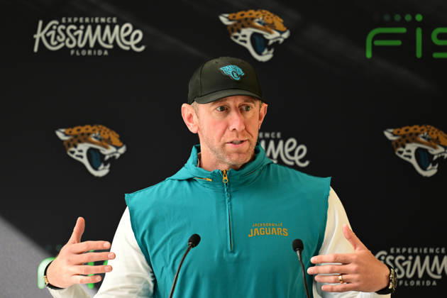 Jacksonville Jaguars, Press and Training Jacksonville Jaguars Head coach Liam Coen during the press conference, PK, Pressekonferenz practise session for Jacksonville Jaguars at the Grove Hotel, Chandler s Cross, UK on 14 October 2026. Chandler s Cross Grove Hotel Hertfordshire UK Editorial use only , Copyright: xDennisxGoodwinx PSI-24998-0001