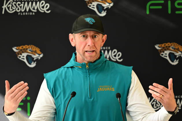 Jacksonville Jaguars, Press and Training Jacksonville Jaguars Head coach Liam Coen during the press conference, PK, Pressekonferenz practise session for Jacksonville Jaguars at the Grove Hotel, Chandler s Cross, UK on 14 October 2026. Chandler s Cross Grove Hotel Hertfordshire UK Editorial use only , Copyright: xDennisxGoodwinx PSI-24998-0002