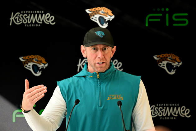 Jacksonville Jaguars, Press and Training Jacksonville Jaguars Head coach Liam Coen during the press conference, PK, Pressekonferenz practise session for Jacksonville Jaguars at the Grove Hotel, Chandler s Cross, UK on 14 October 2026. Chandler s Cross Grove Hotel Hertfordshire UK Editorial use only , Copyright: xDennisxGoodwinx PSI-24998-0004
