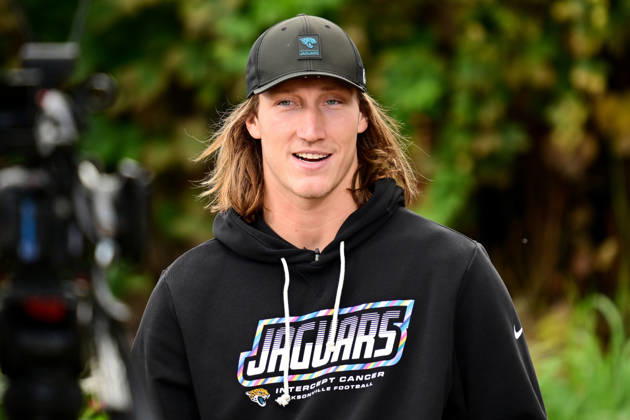 Jacksonville Jaguars, Press and Training Jacksonville Jaguars quarterback Trevor Lawrence (16) during the press conference, PK, Pressekonferenz practise session for Jacksonville Jaguars at the Grove Hotel, Chandler s Cross, UK on 14 October 2026. Chandler s Cross Grove Hotel Hertfordshire UK Editorial use only , Copyright: xDennisxGoodwinx PSI-24998-0106