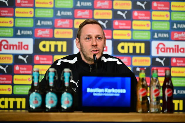 October 14, 2026, Soccer, Men s, 2nd Division Bundesliga, 2026–2027 Season, Holstein Kiel press conference with coach Tim Walter ahead of Friday’s match against Hertha BSC Berlin; KSV press officer Bastian Karkossa in Kiel, near Holstein Stadium; Holstein Stadium press room, Schleswig-Holstein, Germany