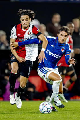 ROTTERDAM: Feyenoord midfielder Gjivai Zechiël and Como defender Kaiki Bruno during the UEFA Champions League match between Feyenoord and Como at De Kuip on October 14, 2026, in Rotterdam, Netherlands. Photo by DeFodi Images