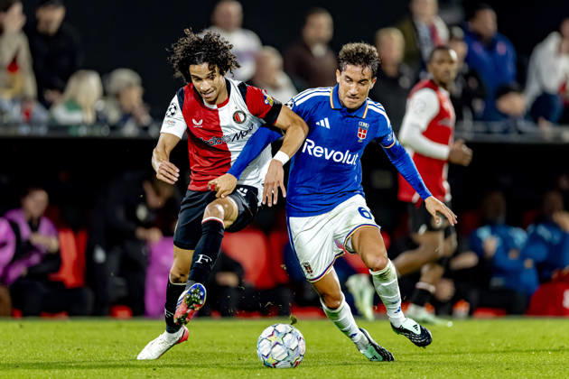 ROTTERDAM: Feyenoord midfielder Gjivai Zechiël and Como defender Kaiki Bruno during the UEFA Champions League match between Feyenoord and Como at De Kuip on October 14, 2026, in Rotterdam, the Netherlands. Photo by DeFodi Images