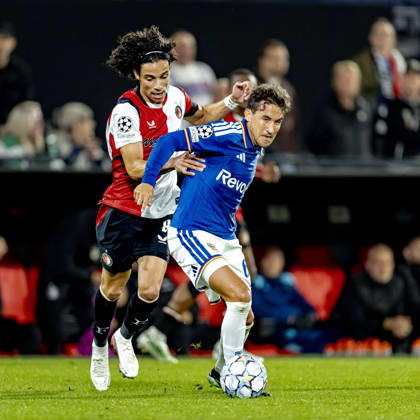 ROTTERDAM: Feyenoord midfielder Gjivai Zechiël and Como defender Kaiki Bruno during the UEFA Champions League match between Feyenoord and Como at De Kuip on October 14, 2026, in Rotterdam, Netherlands. Photo by DeFodi Images