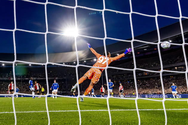 ROTTERDAM: Feyenoord midfielder Gjivai Zechiël scores the equalizer to make it 1–1 during the UEFA Champions League match between Feyenoord and Como at De Kuip on October 14, 2026, in Rotterdam, the Netherlands. Photo by DeFodi Images