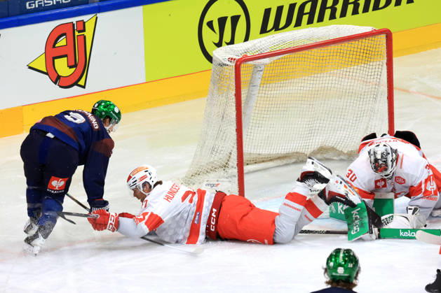 October 14, 2026, DEU, GER, Ice Hockey, Champions League, 2026–27 Season, Berlin, Eisbären Berlin vs. Klagenfurther AC Ty Ronning Eisbären Berlin 9, Thomas Hundertpfund Klagenfurth 27, Mareks Mitens Furey Klagenfurth 30 nordphoto GmbH Engler City Corrugated Iron Palace Federal State Country Copyright: xNordphotox xEnglerx