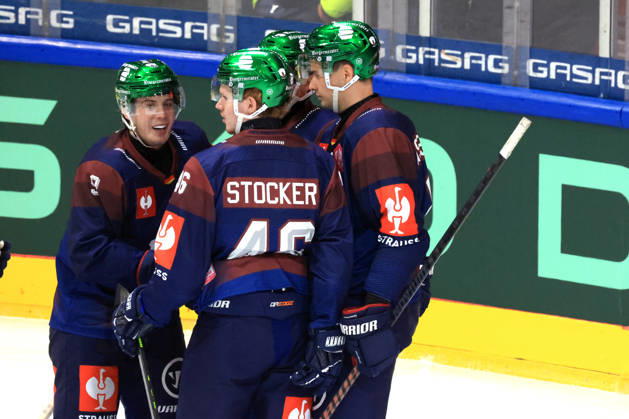 October 14, 2026, DEU, GER, Ice Hockey, Champions League, 2026–27 Season, Berlin, Eisbären Berlin vs. Klagenfurther AC 2–0 (goal by Ty Ronning), Eisbären Berlin 9, Eisbären players, cheering, celebrating, joy, happiness, happy, positive emotions, nordphoto GmbH, Engler, City, Wellblechpalast, Federal State, Country Copyright: xNordphotox xEnglerx