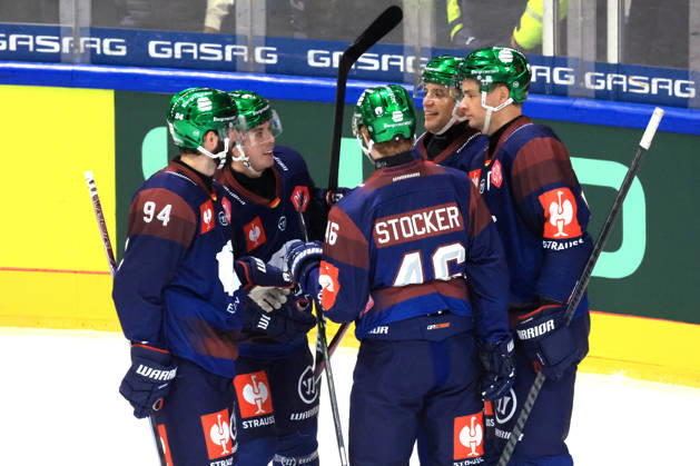 October 14, 2026, DEU, GER, Ice Hockey, Champions League, 2026–27 Season, Berlin, Eisbären Berlin vs. Klagenfurther AC 2–0 (goal by Ty Ronning), Eisbären Berlin 9, Eisbären players, cheering, celebrating, joy, happiness, happy, positive emotions, nordphoto GmbH, Engler, City, Wellblechpalast, Federal State, Country Copyright: xNordphotox xEnglerx