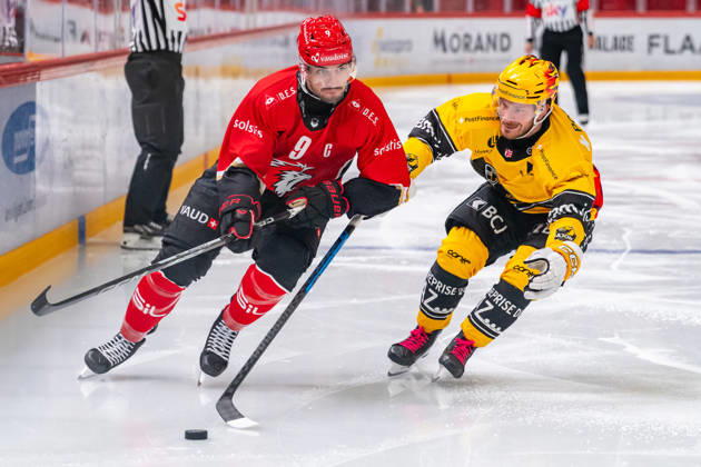 NL: Lausanne HC - HC Ajoie 14.10.2026, Lausanne, Vaudoise Arena, NL: Lausanne HC - HC Ajoie. Damien Riat (9, Lausanne HC) and Kristian Tanus (27, HC Ajoie) during the 2026-2027 Swiss National League Ice hockey, Eishockey game between Lausanne HC and HC Ajoie the Wednesday 14.10.2026 at the Vaudoise Arena in Lausanne, Switzerland. Lausanne Vaudoise Arena Vaud Switzerland Copyright: xMediafabxPhotographyxFabricexDexGasperisx MEDIAFAB-HOCKEY-LAUSANNE HC-HC AJOIE-LAUSANNE-14.10.2026-0206