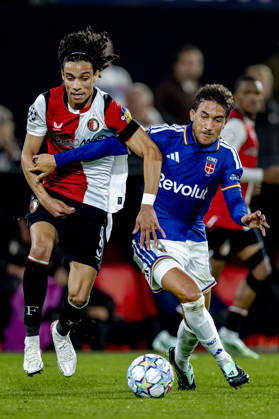 ROTTERDAM: Feyenoord midfielder Gjivai Zechiël and Como defender Kaiki Bruno during the UEFA Champions League match between Feyenoord and Como at De Kuip on October 14, 2026, in Rotterdam, the Netherlands. Photo by DeFodi Images