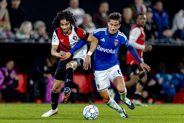 ROTTERDAM: Feyenoord midfielder Gjivai Zechiël and Como defender Kaiki Bruno during the UEFA Champions League match between Feyenoord and Como at De Kuip on October 14, 2026, in Rotterdam, the Netherlands. Photo by DeFodi Images