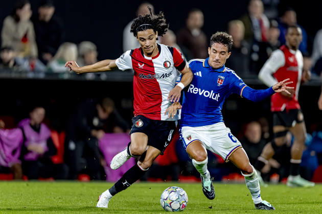 ROTTERDAM: Feyenoord midfielder Gjivai Zechiël and Como defender Kaiki Bruno during the UEFA Champions League match between Feyenoord and Como at De Kuip on October 14, 2026, in Rotterdam, Netherlands. Photo by DeFodi Images
