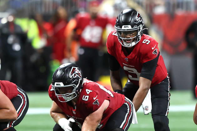 ATLANTA, GA - OCTOBER 11: Starting quarterback Michael Penix, Jr. (9) of the Atlanta Falcons prepares to accept the snap from Ryan Neuzil (64) during the Sunday evening NFL, American Football Herren, USA game between the Atlanta Falcons and the Baltimore Ravens on October 11, 2026 at the Mercedes-Benz Stadium in Atlanta, Georgia. (Photo by David J. Griffin Icon Sportswire) NFL: OCT 11 Ravens at Falcons EDITORIAL USE ONLY Icon9532610111061