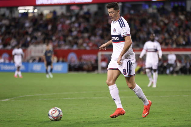 CHICAGO, USA - October 14: Robert Lewandowski (9 Chicago Fire FC) in action during the Major League Soccer game between Chicago Fire FC and the Philadelphia Union at Soldier Field on Wednesday October 14 in Chicago, USA Copyright: xShainaxBenhiyoun SPPx Sportspressphoto_SPR256639